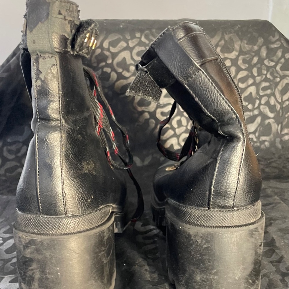 Chic Used Women's Lace-Up Black Boots with Thick Heel - Minor Fabric Damage - Picture 4 of 6